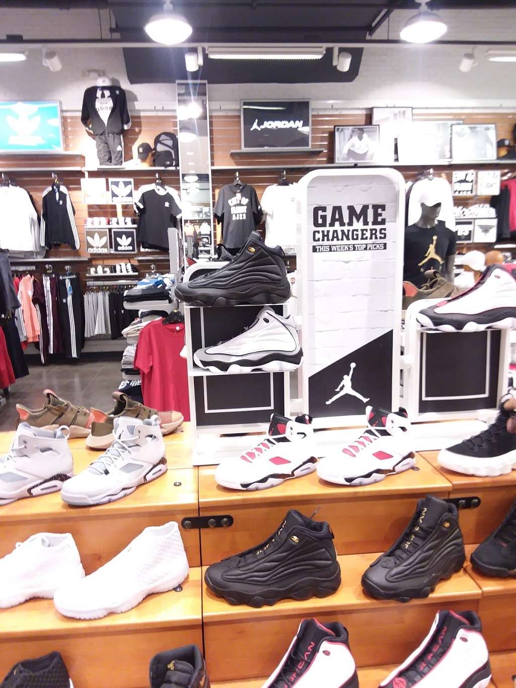 Champs Sports | 263 Square One Mall, Saugus, MA 01906, USA | Phone: (781) 233-6380