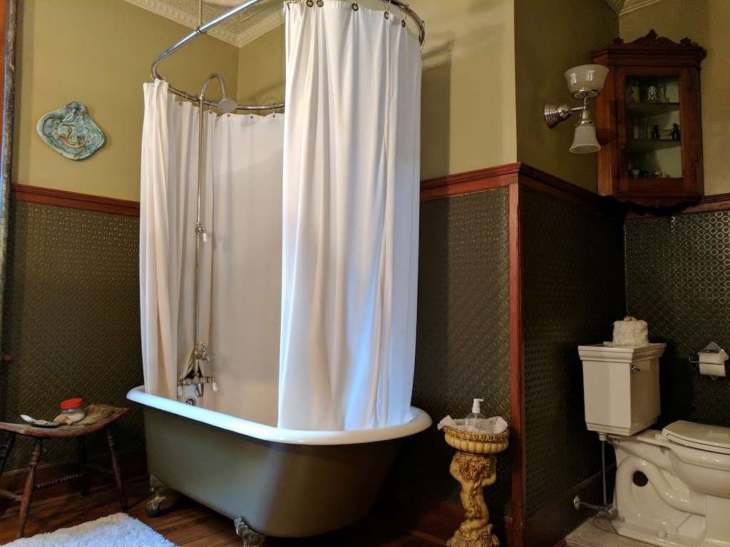 Gilded Cupid B & B | 40 W Broadway, Jim Thorpe, PA 18229, USA | Phone: (570) 325-5453