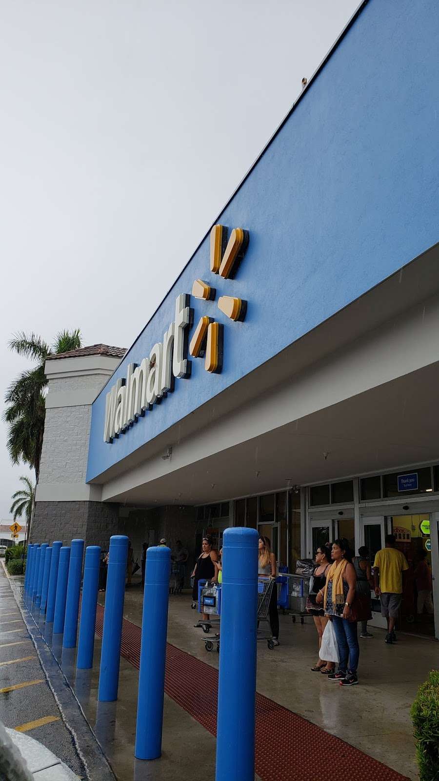 Walmart Hallandale Beach Supercenter | 2551 E Hallandale Beach Blvd, Hallandale Beach, FL 33009, USA | Phone: (954) 455-4700