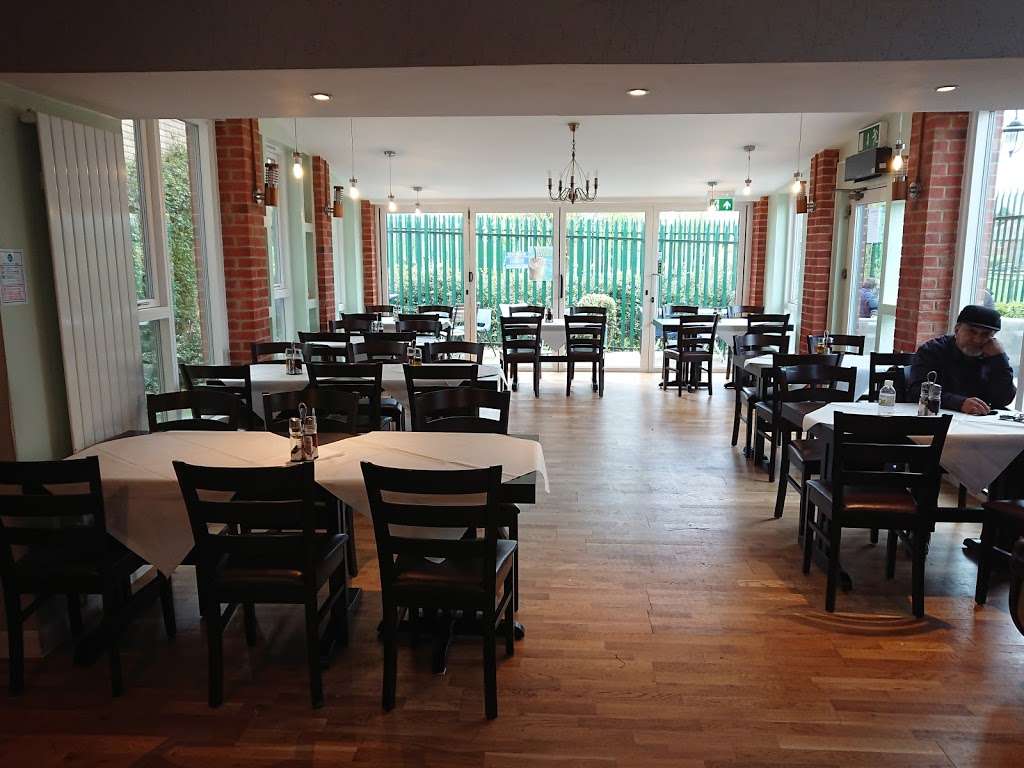 Aberford Restaurant | Aberford Park Centre, Brook Rd, Borehamwood WD6 5EH, UK | Phone: 020 3638 0283