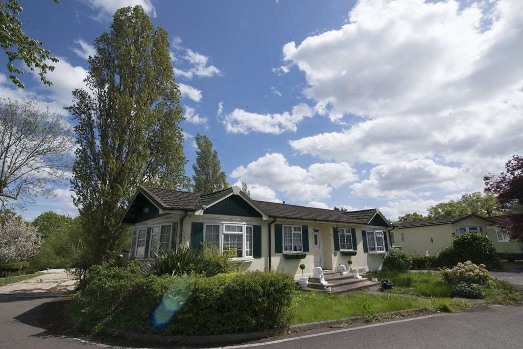 Wyldecrest Lakeview Park | Cummings Hall Ln, Romford RM3 7LE, UK | Phone: 0844 567 7300