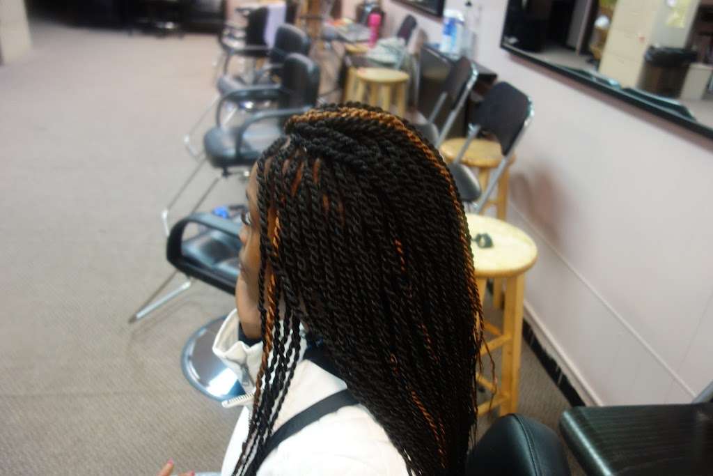 Lys African Hair Braiding | 6249 S Western Ave, Chicago, IL 60636, USA | Phone: (773) 925-6386