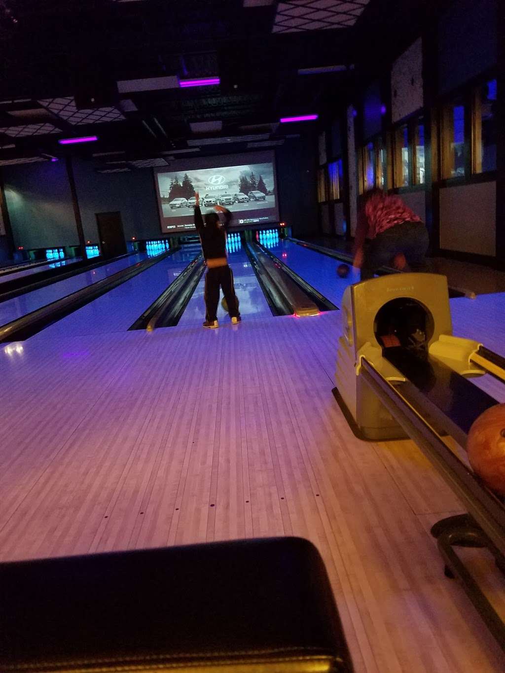 CW Lanes & Games | 622 George Washington Hwy, Lincoln, RI 02865, USA | Phone: (401) 288-3543