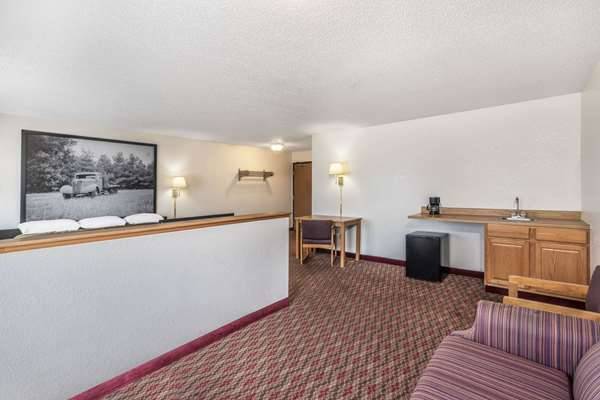 Super 8 by Wyndham Fountain | 6120 East Champlin Dr, Fountain, CO 80817, USA | Phone: (719) 602-4314