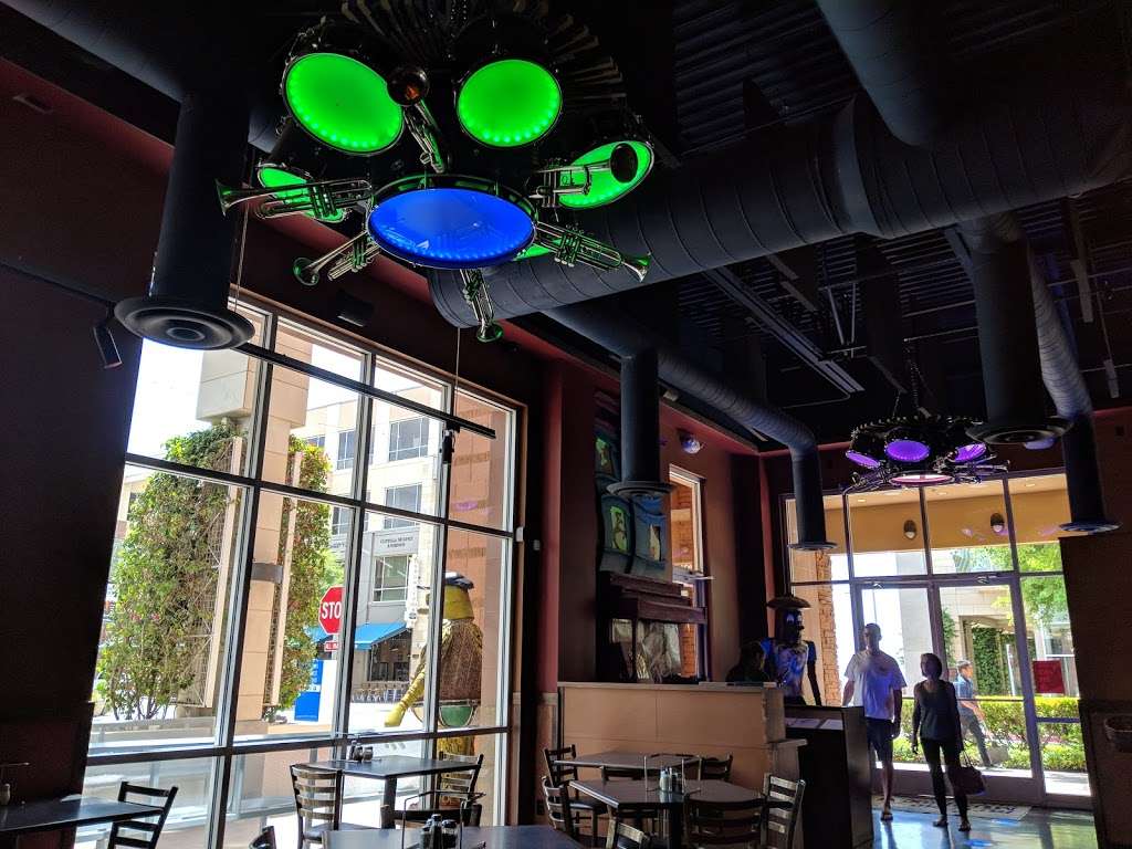 Mellow Mushroom | 5350 E High St, Phoenix, AZ 85054, USA | Phone: (480) 889-0999