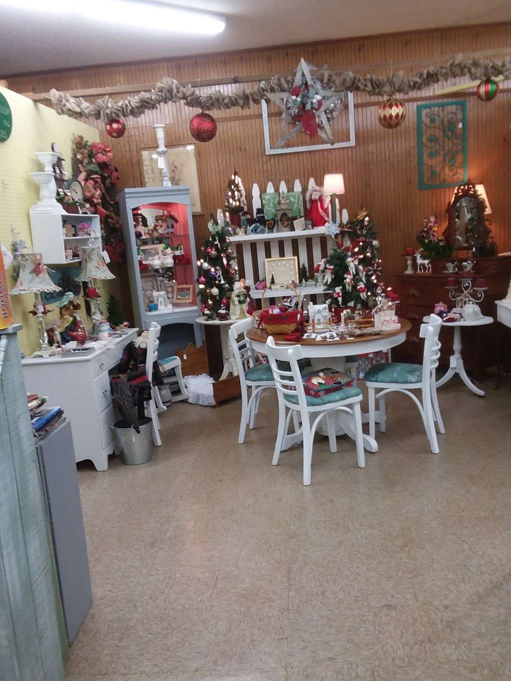 Vintiques Vintage & Antique Mall | 6161 Denver Industrial Park Rd, Denver, NC 28037, USA | Phone: (704) 483-3444