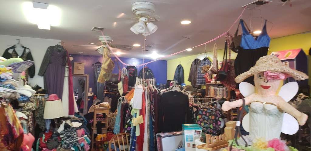 Hermosa Second Hand | 4224 W Fullerton Ave, Chicago, IL 60639 | Phone: (872) 802-4671