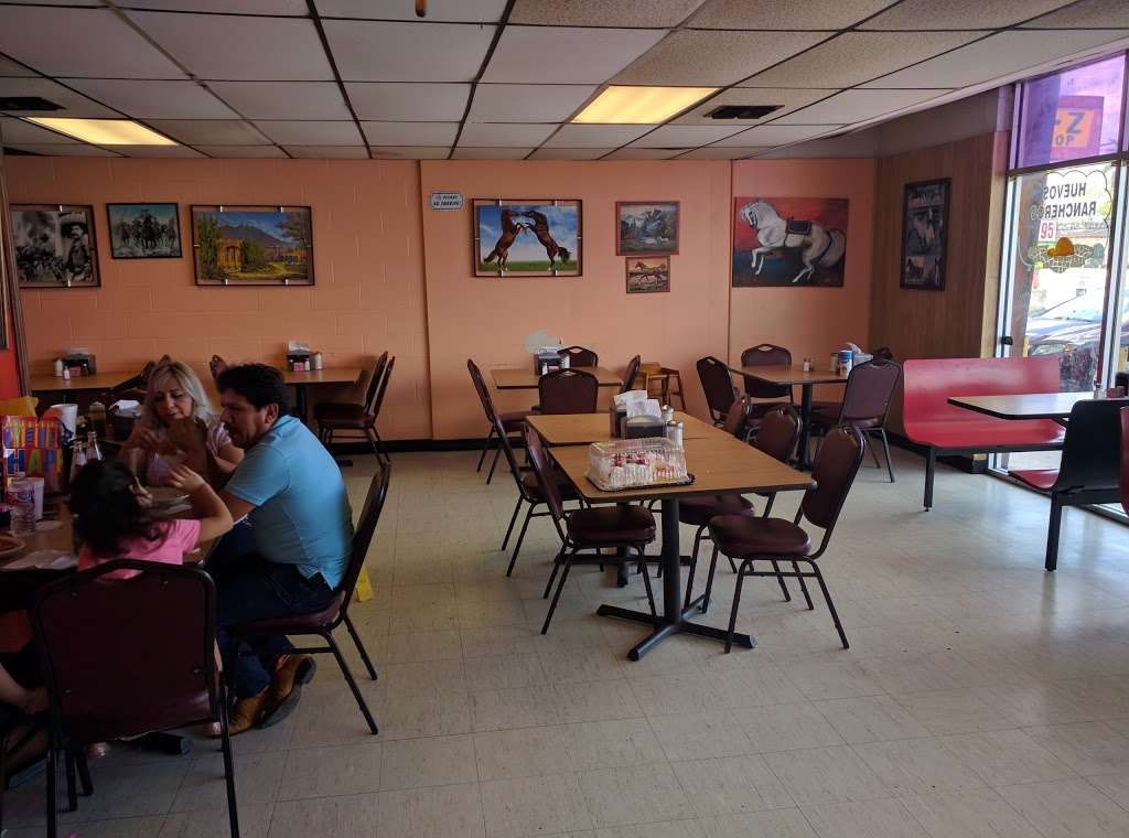 El Nuevo Laredo Mexican Restaurant | 1126 New Laredo Hwy, San Antonio, TX 78211, USA | Phone: (210) 923-4733