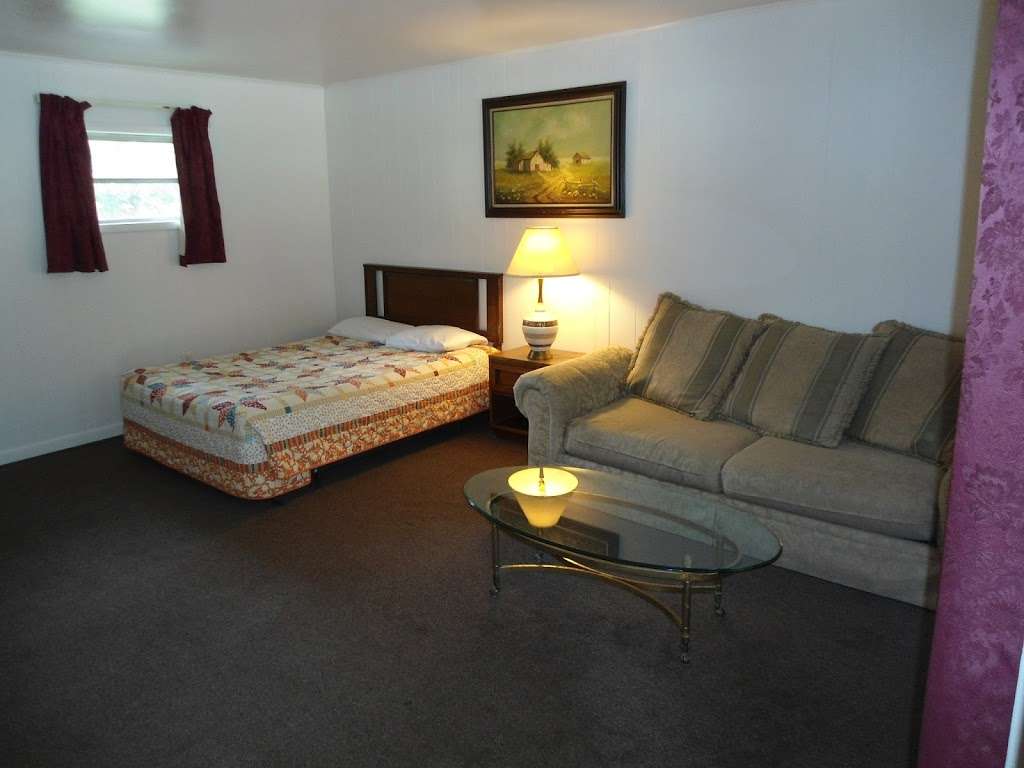 Flower Field Inn & Cottages | 1987 W Main St, Stroudsburg, PA 18360, USA | Phone: (570) 424-1862