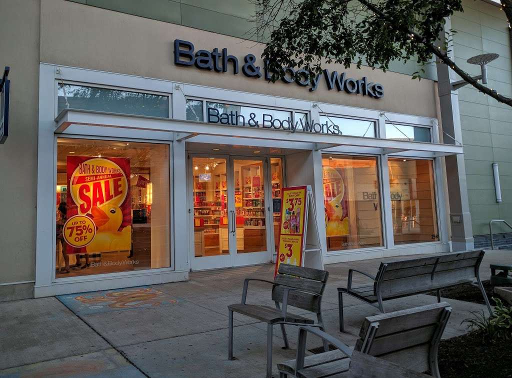 Bath & Body Works | ONE Patriot Pl, Foxborough, MA 02035, USA | Phone: (508) 698-7928