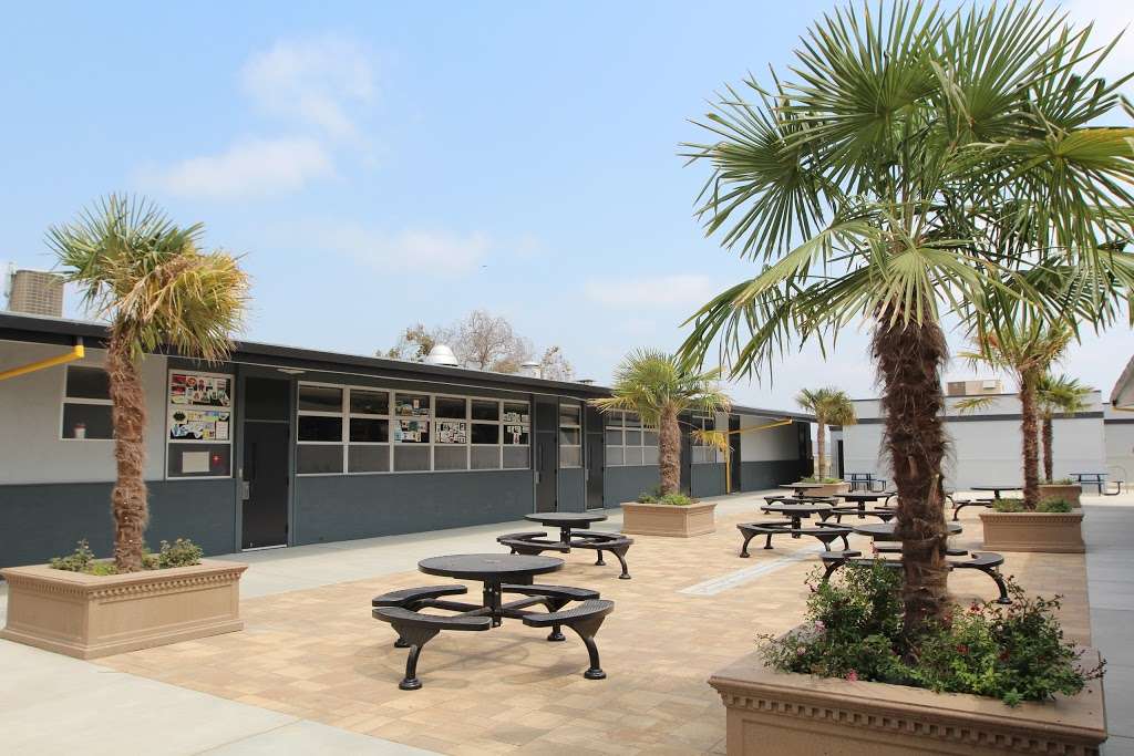 Rio Del Valle Junior High School | 3100 N Rose Ave, Oxnard, CA 93036 | Phone: (805) 485-3119