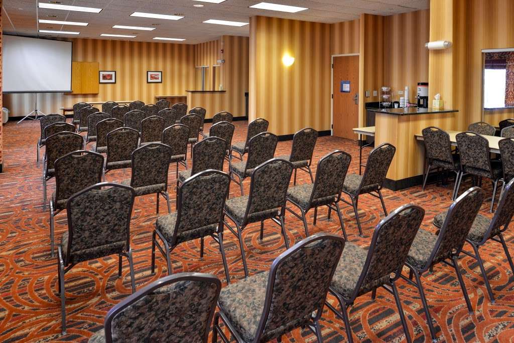 Hampton Inn Chicago-Carol Stream | 205 W North Ave, Carol Stream, IL 60188 | Phone: (630) 681-9200