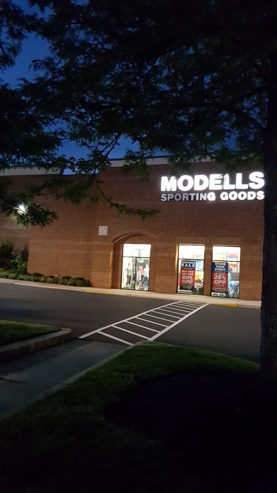 Modells Sporting Goods | 155 Witchwood Dr, North Wales, PA 19454, USA | Phone: (215) 616-4500