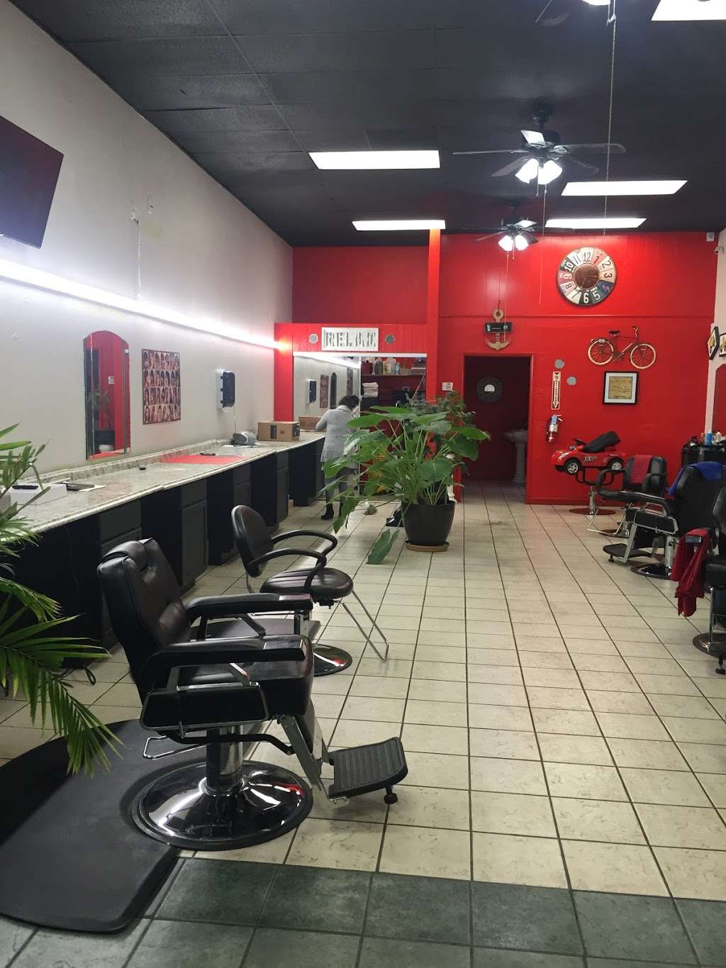 Classic barbershop | 27737 Bouquet Canyon Rd, Santa Clarita, CA 91350 | Phone: (661) 264-6113