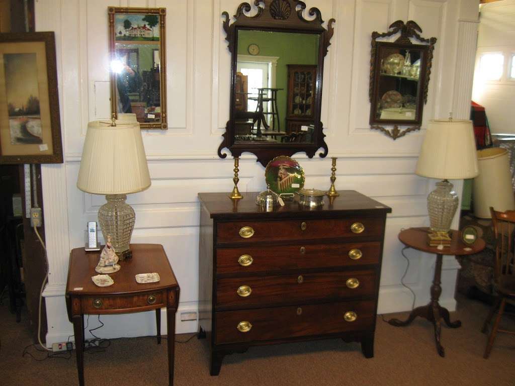 David Rose Antiques | 36 W Main St, Upton, MA 01568, USA | Phone: (508) 529-3838