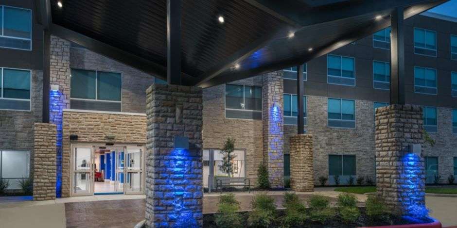 Holiday Inn Express & Suites Houston SW - Missouri City | 5007 Hwy 6, Missouri City, TX 77459 | Phone: (281) 969-8650