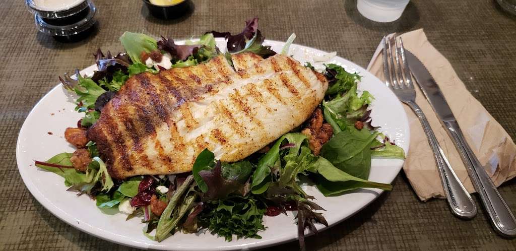 California Fish Grill | 23704 El Toro Rd, Lake Forest, CA 92630, USA | Phone: (949) 586-4538