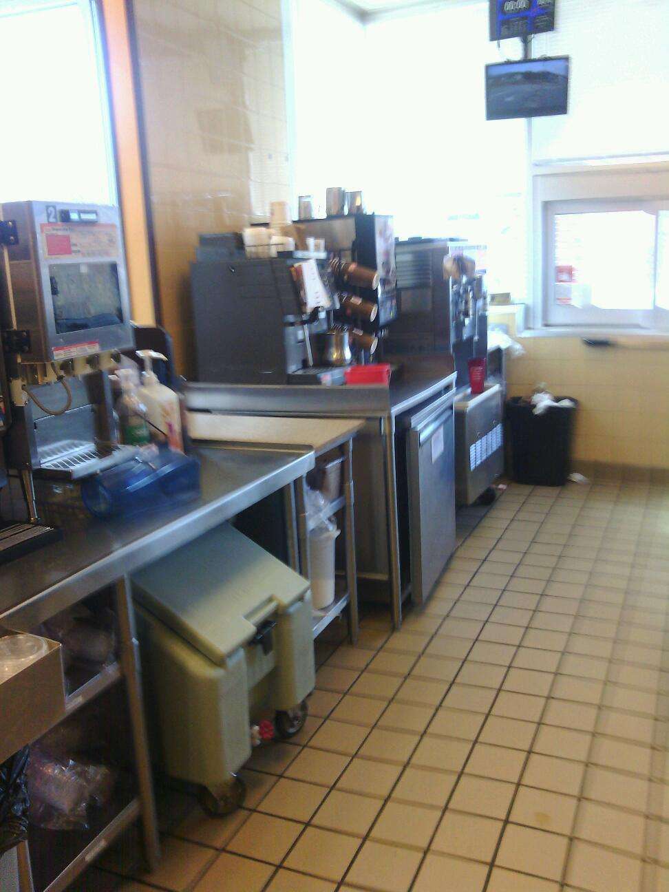 Dunkin | 955 Pleasant St, Bridgewater, MA 02324, USA | Phone: (508) 697-3675