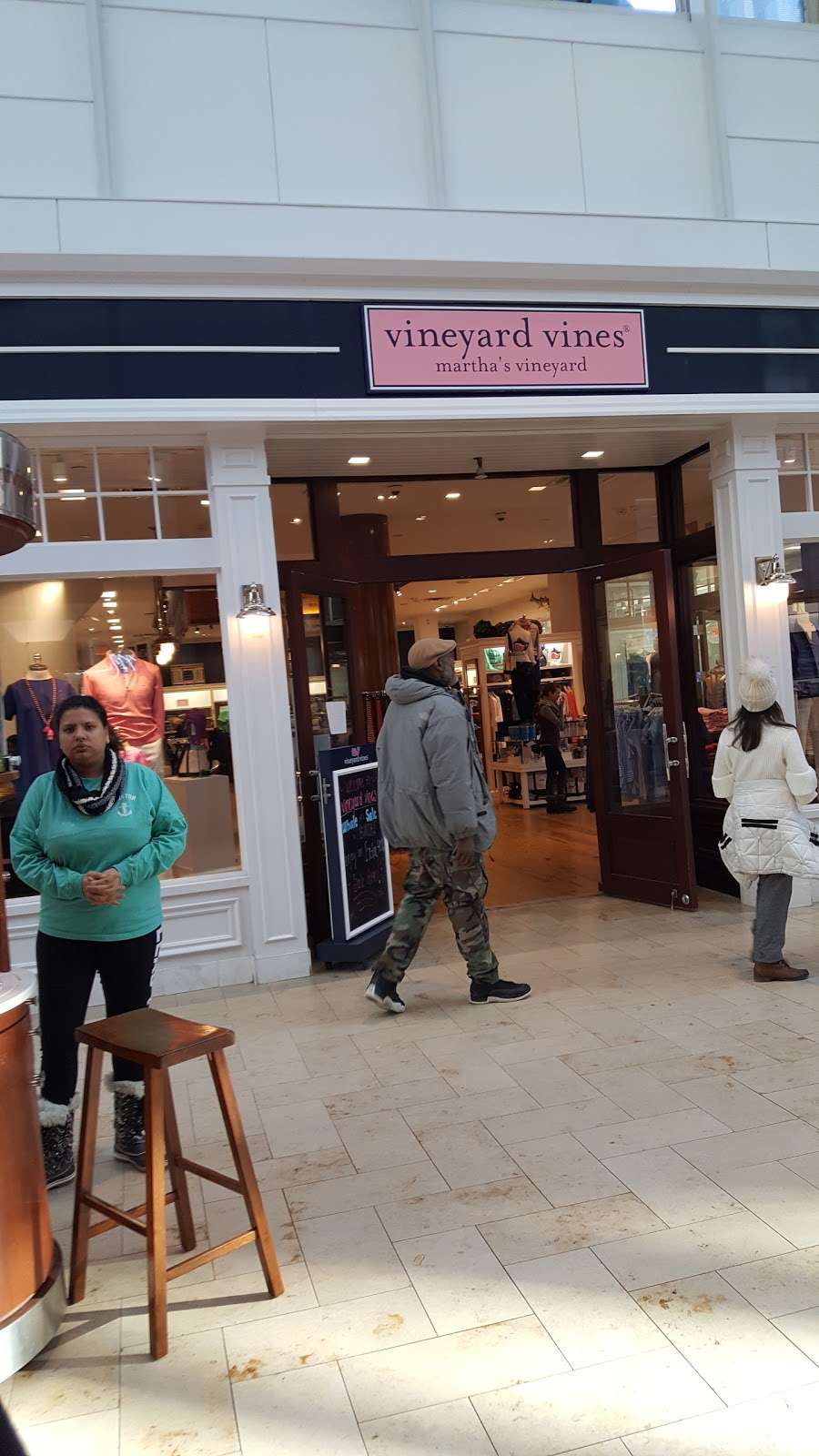 Vineyard Vines | 800 Boylston St Suite 115, Boston, MA 02199, USA | Phone: (617) 927-0490