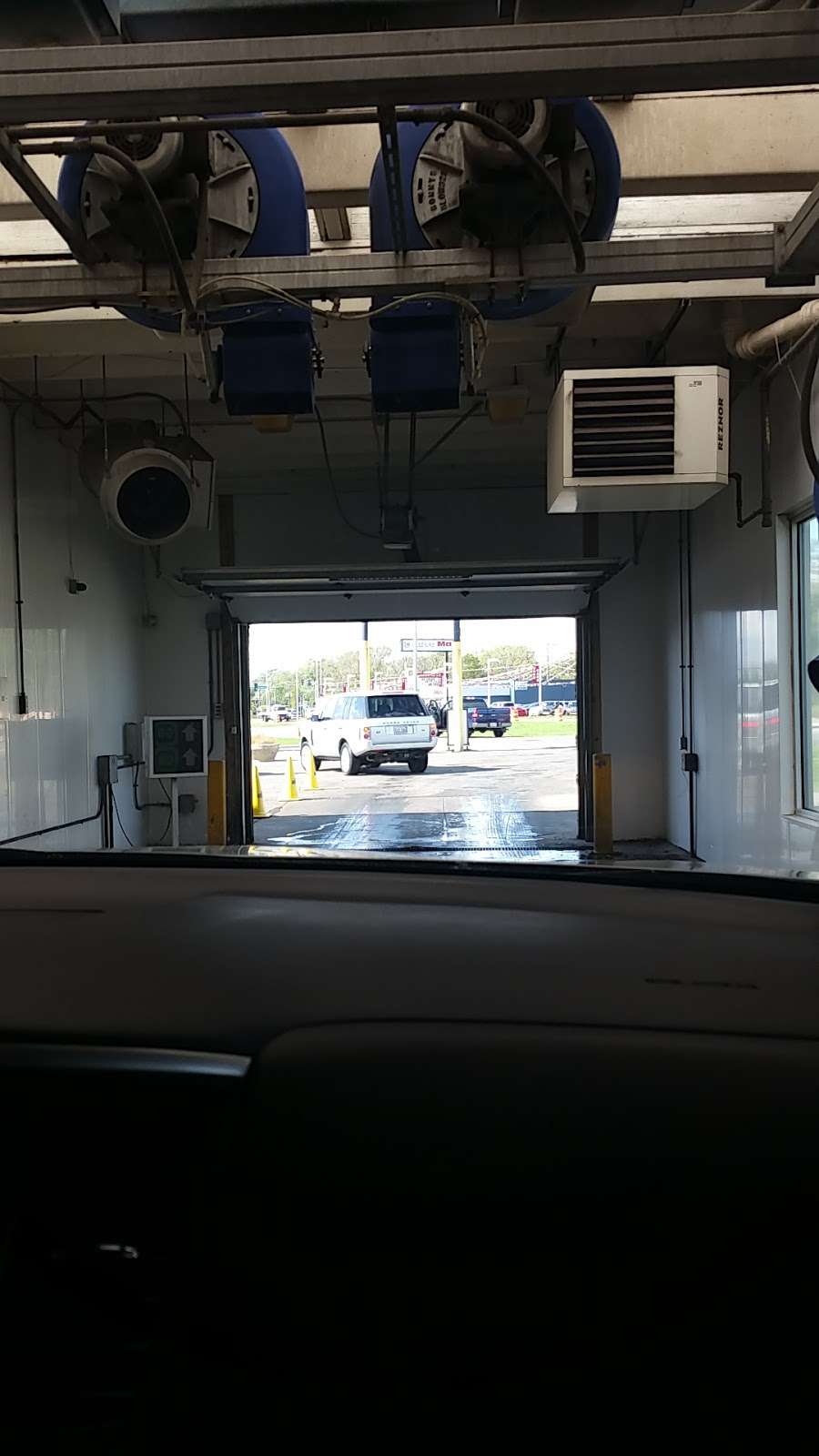 True Blue Car Wash | 2849 W 159th St, Markham, IL 60428 | Phone: (708) 825-9672