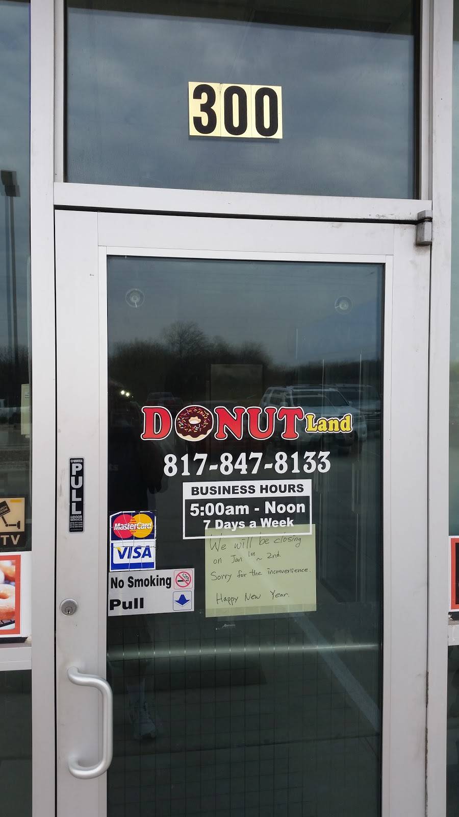 Donut Land | 3088 Basswood Blvd, Fort Worth, TX 76137, USA | Phone: (817) 847-8133