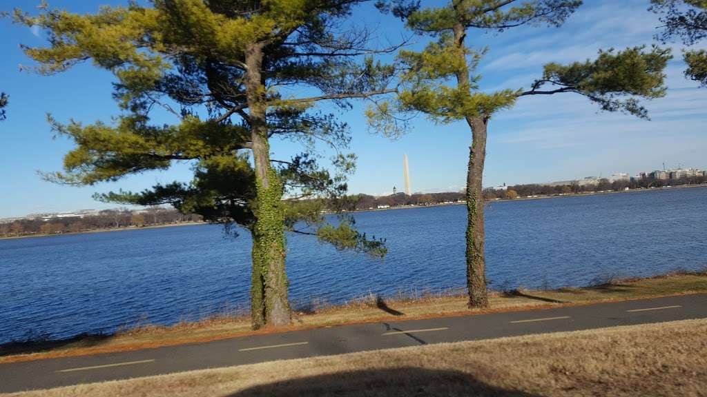 Lyndon Baines Johnson Memorial Grove | George Washington Memorial Pkwy, Washington, DC 20037, USA | Phone: (703) 235-1530