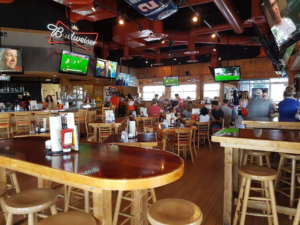 Hooters | 1712 Village West Pkwy, Kansas City, KS 66111, USA | Phone: (913) 788-4668