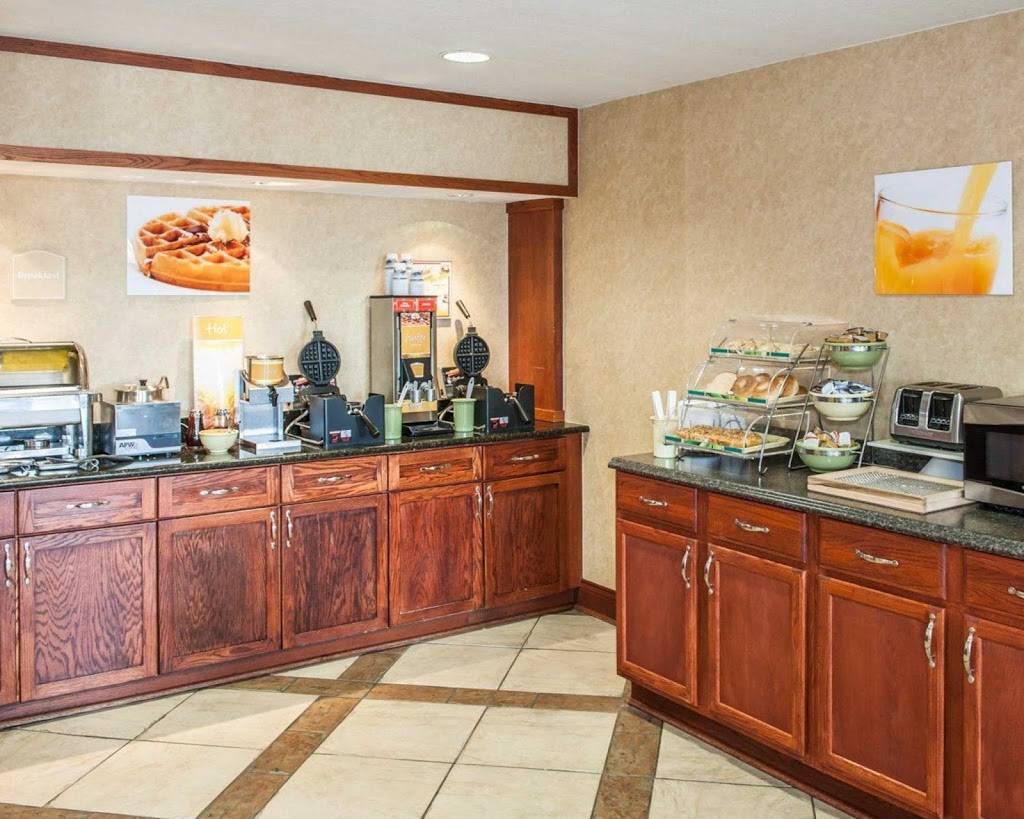 Quality Inn Castleton | 8380 Kelly Ln, Indianapolis, IN 46250, USA | Phone: (317) 436-9997