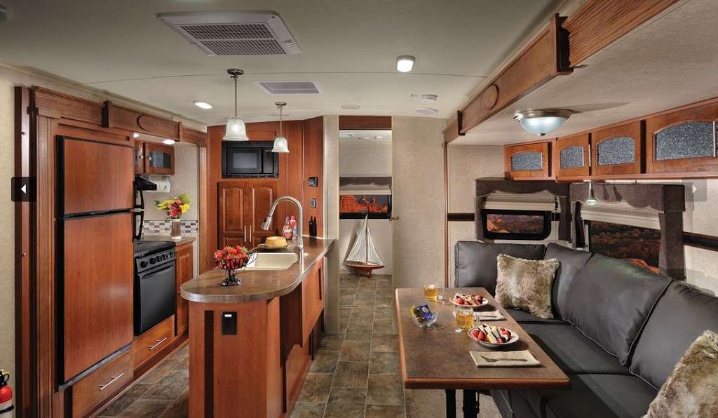 Shady Maple RV | 160 Ewell Rd, East Earl, PA 17519, USA | Phone: (717) 351-0087