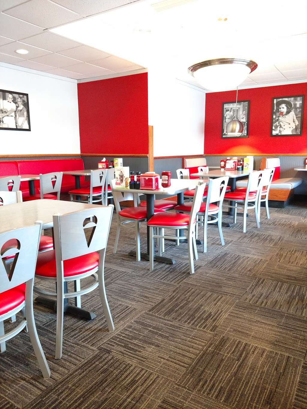 Friendlys | 423 Loucks Rd, York, PA 17404, USA | Phone: (717) 843-2381