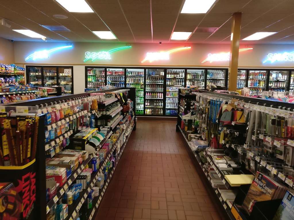 Gateway Travel Plaza | 16567 Lincoln Hwy, Breezewood, PA 15533, USA | Phone: (814) 735-4011