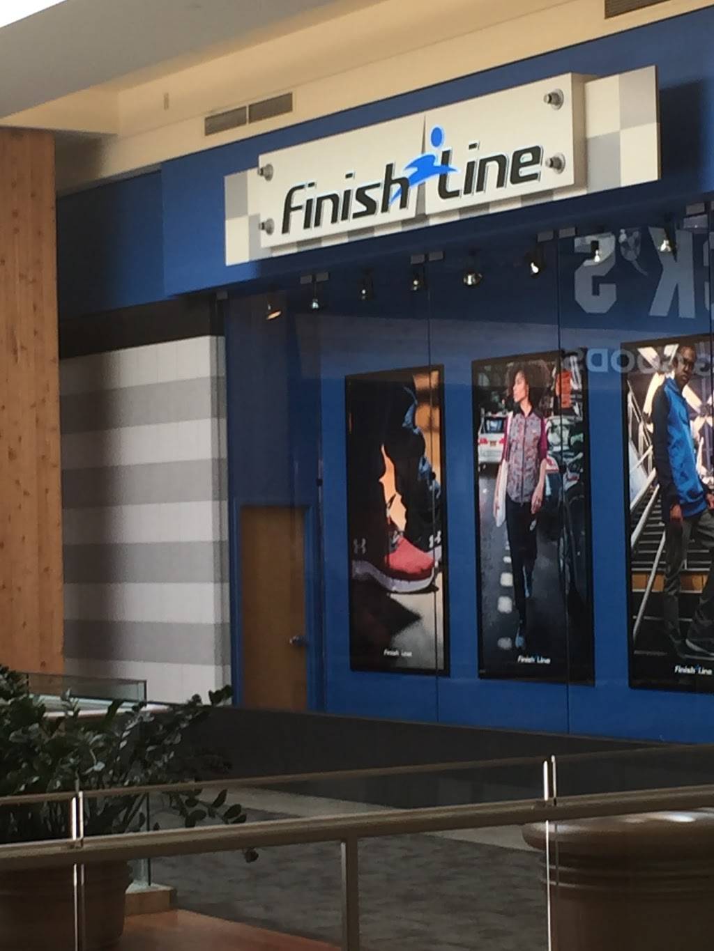 Finish Line (located inside Macys) | 300 Robinsons, Banksville Center Dr, Pittsburgh, PA 15205, USA | Phone: (412) 787-9777