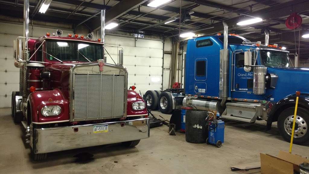 Service Tire Truck Centers | 1246 Mid Valley Dr, Jessup, PA 18434, USA | Phone: (570) 383-8473