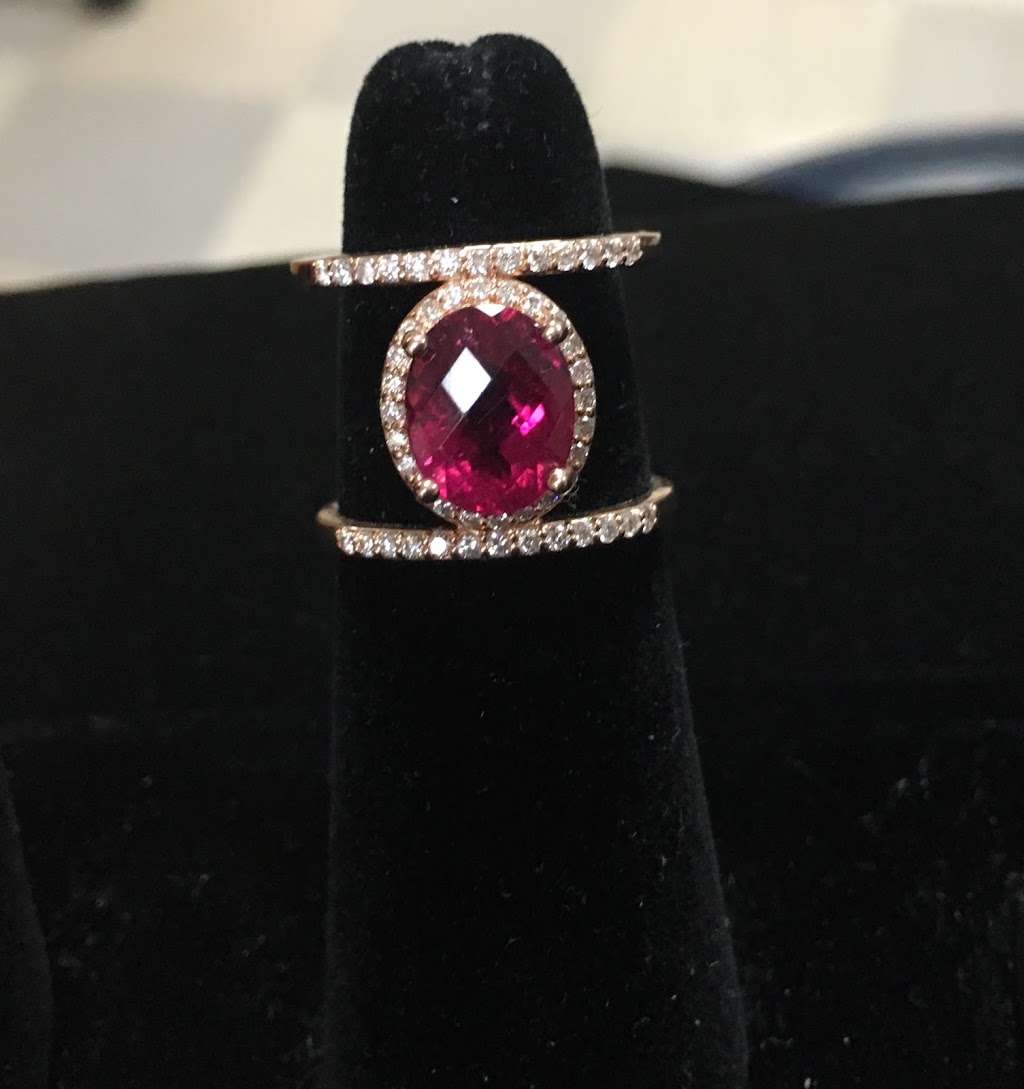 Davis Jewelers Inc | 904 N Interstate 35 E, Lancaster, TX 75146, USA | Phone: (972) 223-9223