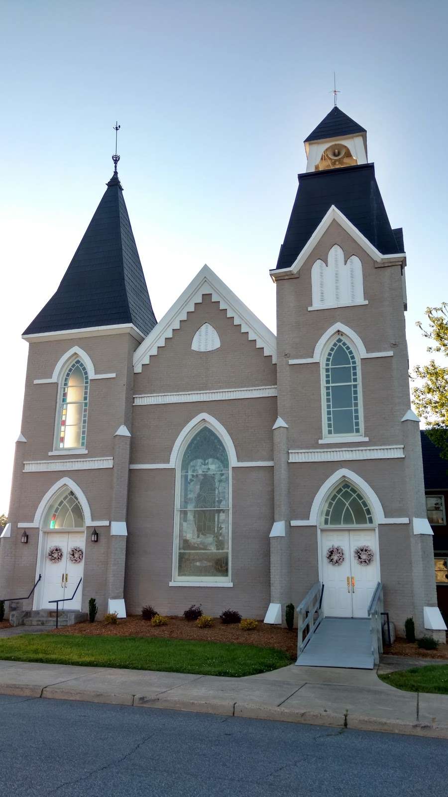 Calvary Baptist Church | 11 E C St, Newton, NC 28658 | Phone: (828) 465-4009