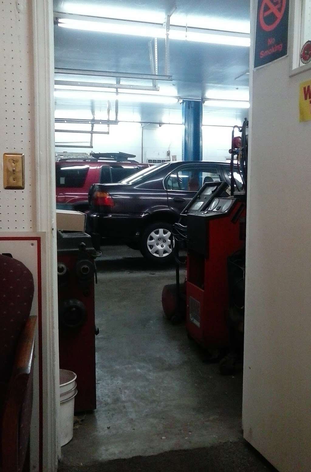 Larry Carters Auto Repair | 425 1/2 E Main St, E Main St, Brownsburg, IN 46112, USA | Phone: (317) 858-1403