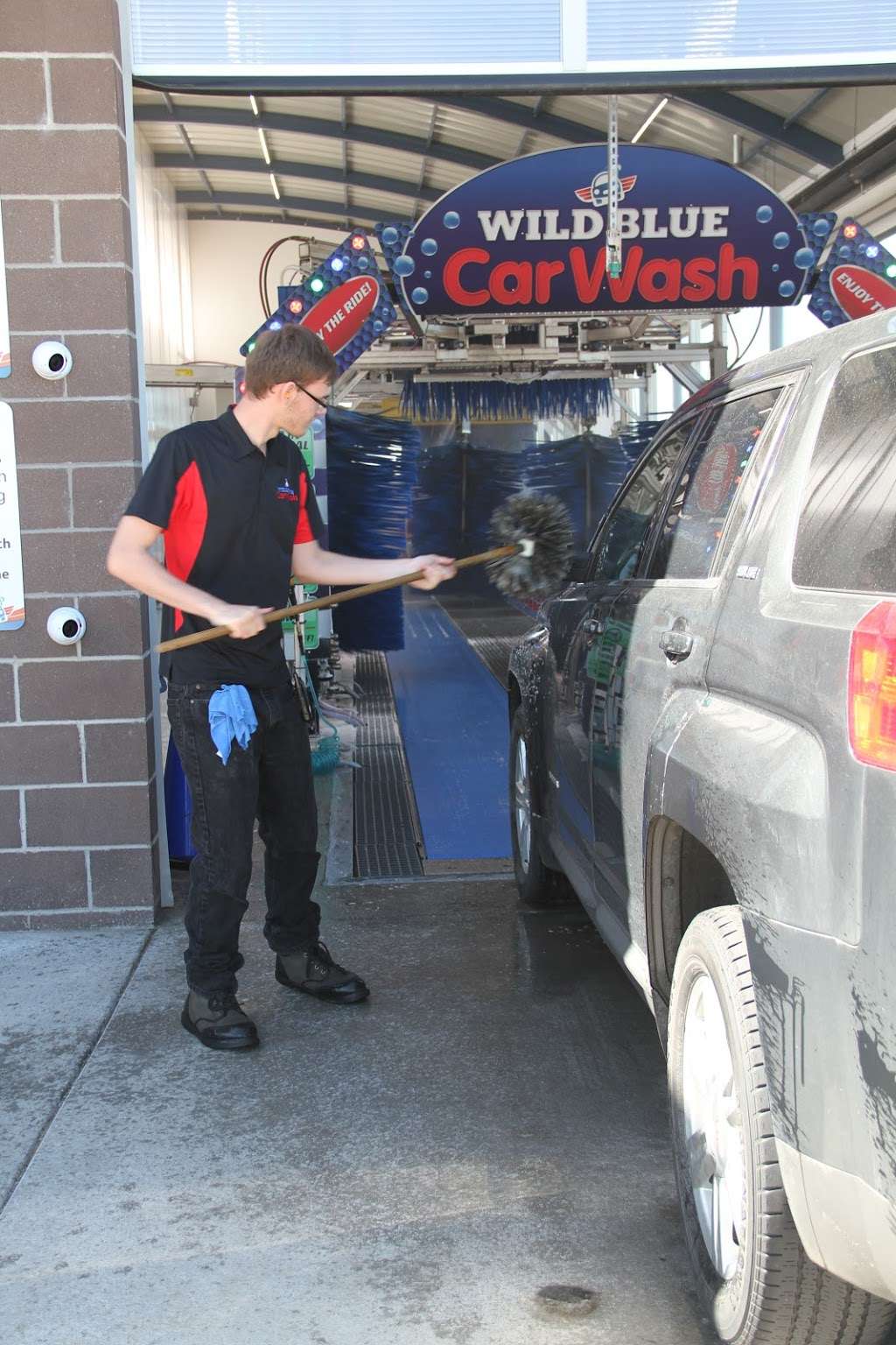 Wild Blue Car Wash - Quincy | 21435 E Quincy Ave, Aurora, CO 80015 | Phone: (303) 693-3235