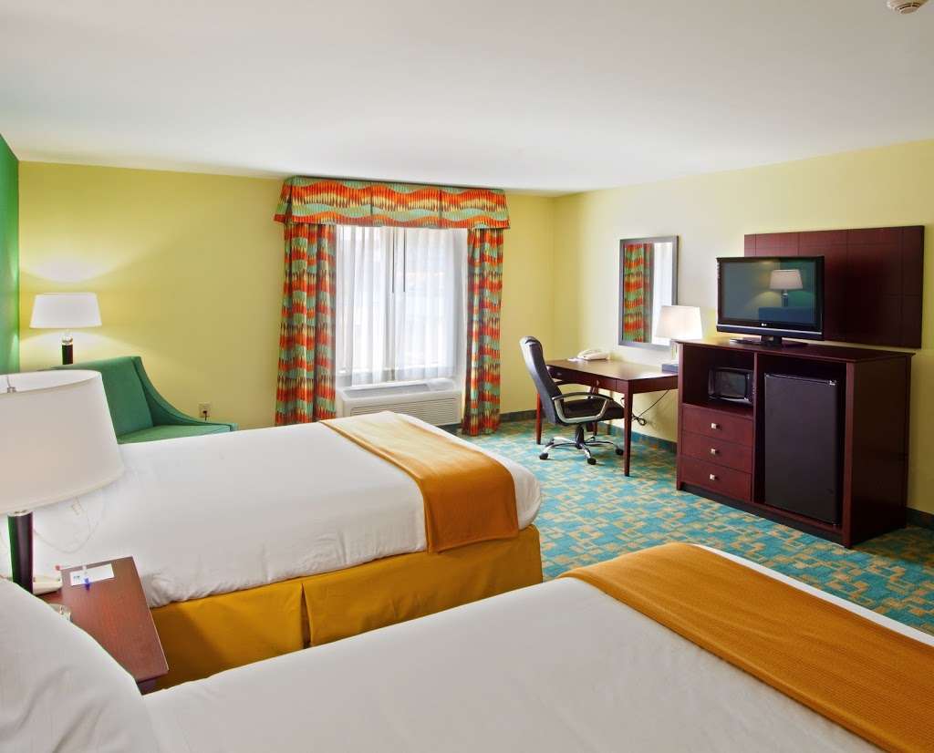 Holiday Inn Express & Suites Thornburg-S. Fredericksburg | 6415 Dan Bell Ln, Thornburg, VA 22565 | Phone: (540) 604-9690