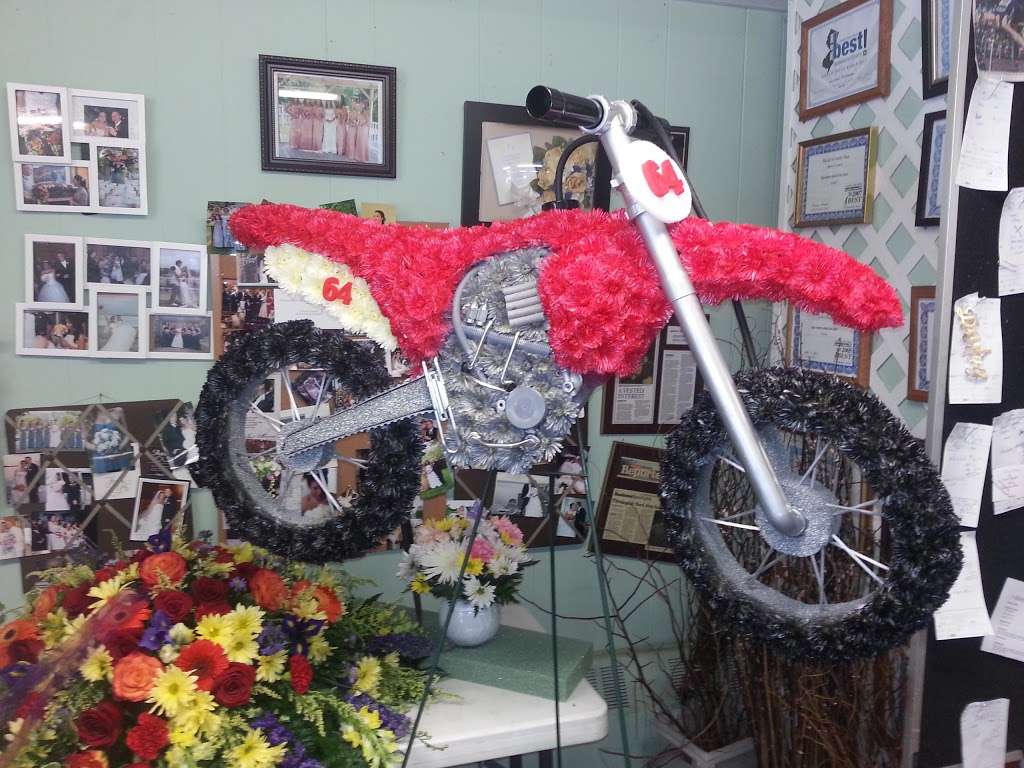 Kirk Florist | 80 W Farms Rd, Farmingdale, NJ 07727, USA | Phone: (732) 938-2487