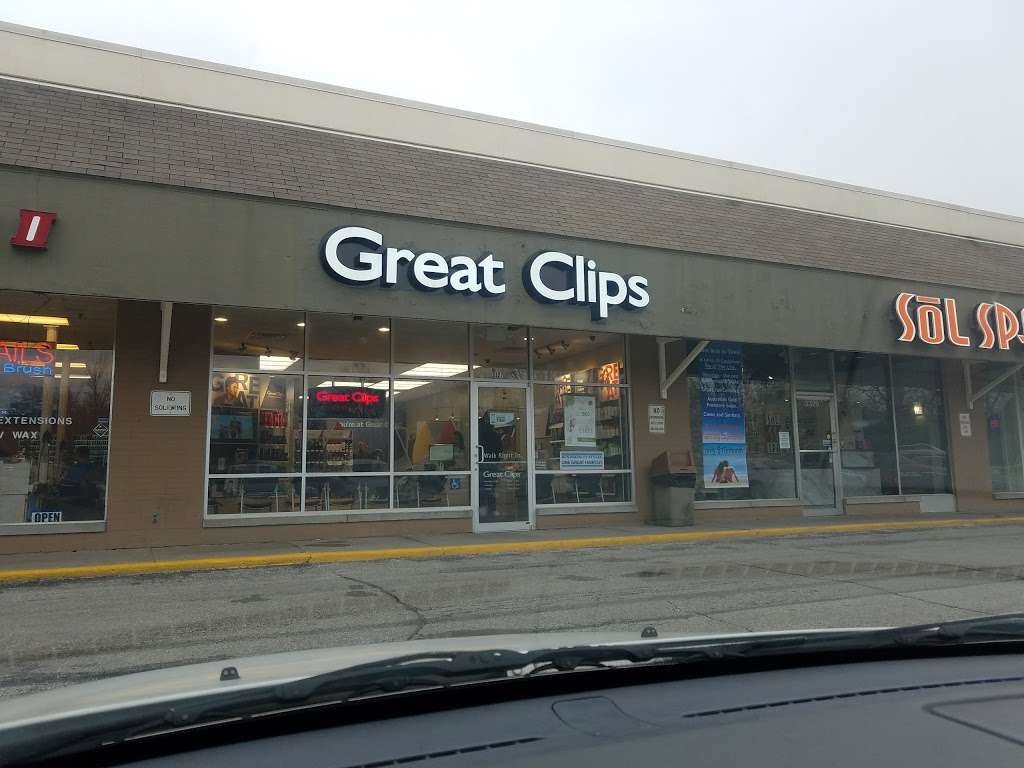 Great Clips | Marwood Plaza, 3327 Kentucky Ave Ste 2, Indianapolis, IN 46221 | Phone: (317) 820-3111