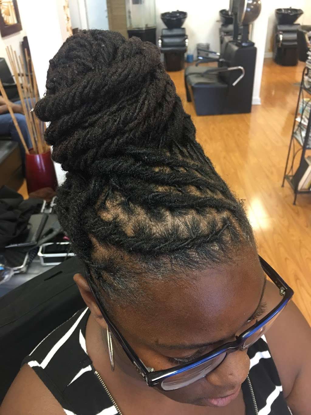 TWISTED ROOTS SALON | 701 E 75th St, Chicago, IL 60619, USA | Phone: (773) 994-9878