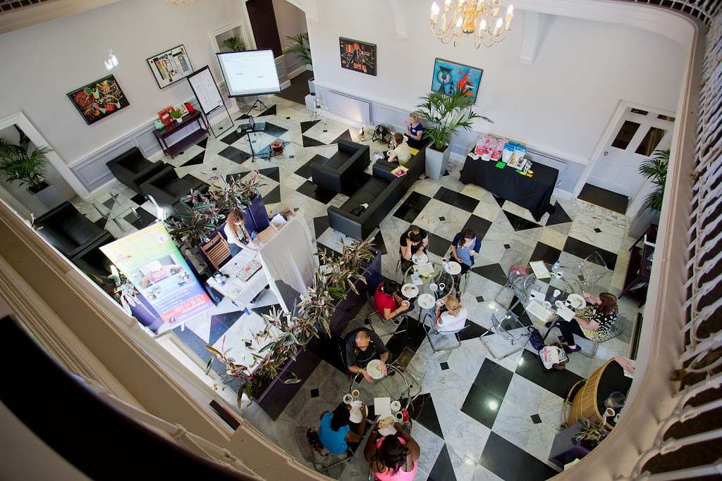 Skinni Chilli® Healthy Living Club | Bachelor Wing, Warlies Park House, Waltham Abbey, Upshire EN9 3SL, UK | Phone: 0800 048 8665