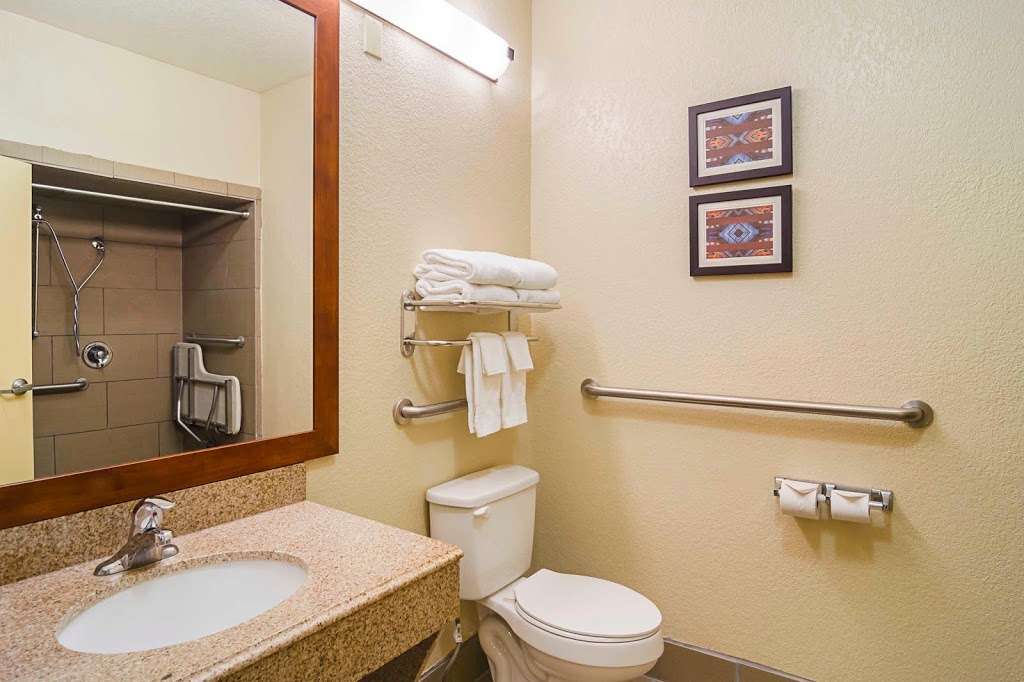 Quality Suites North IH 35 | 11526 I-35, San Antonio, TX 78233, USA | Phone: (210) 656-4600