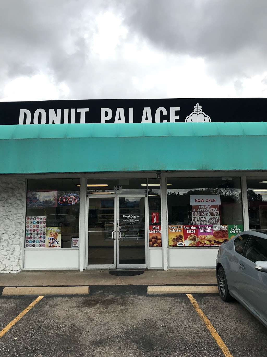 Donut Palace- League City | 828 W Main St, League City, TX 77573, USA | Phone: (832) 905-4142