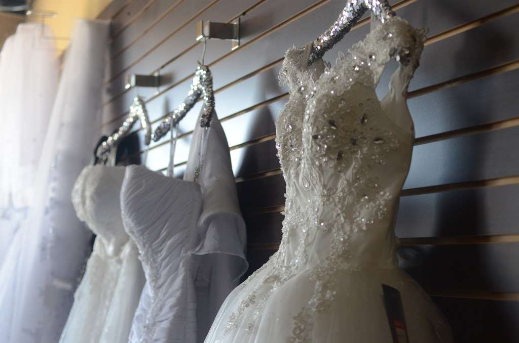 Orlando Bridal Warehouse | 2120 33rd St, Orlando, FL 32839, USA | Phone: (407) 933-3464