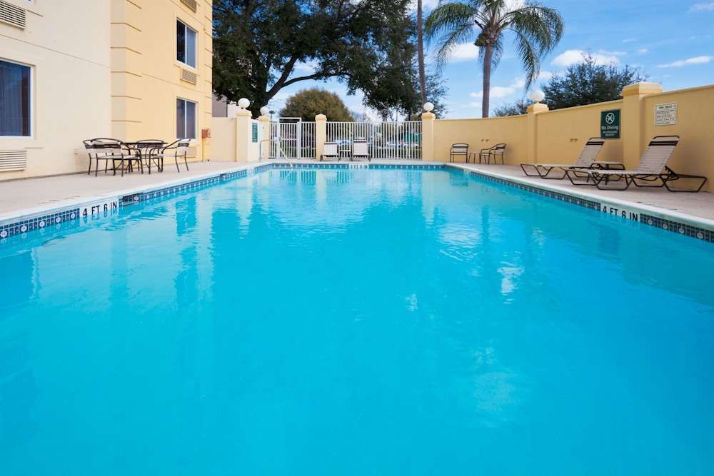 La Quinta Inn & Suites by Wyndham Lakeland East | 4315 Lakeland Park Dr, Lakeland, FL 33809, USA | Phone: (863) 815-0606