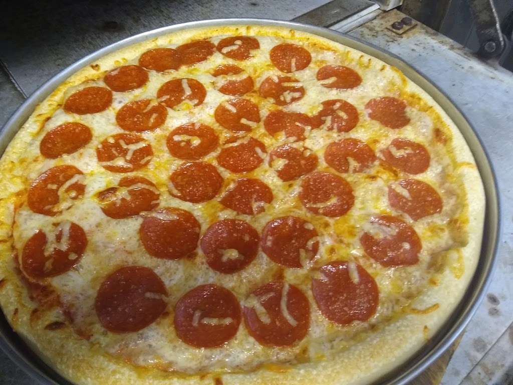 Billys Famous Pizza | 380 Daniel Webster Hwy, Merrimack, NH 03054, USA | Phone: (603) 424-4077