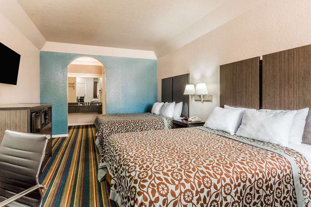 Days Inn by Wyndham Dickinson TX | 3710 Gulf Fwy, Dickinson, TX 77539, USA | Phone: (281) 534-9800