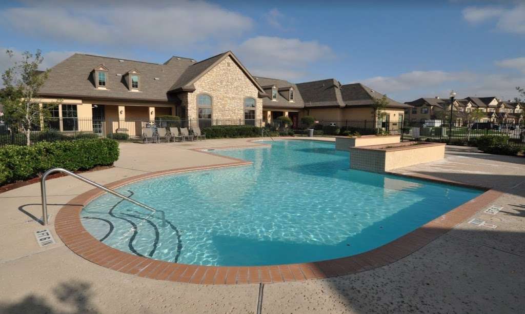 Champion Townhomes on the Green | 11201 Veterans Memorial Pkwy, Houston, TX 77067, USA | Phone: (281) 595-1452