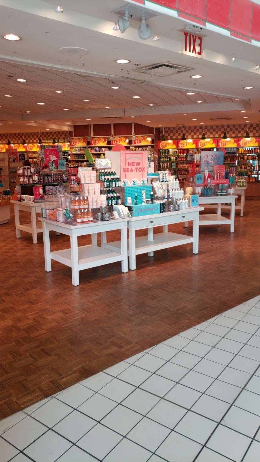 Bath & Body Works | 474 EAGLE, Ridge St, Lake Wales, FL 33853, USA | Phone: (863) 676-5092